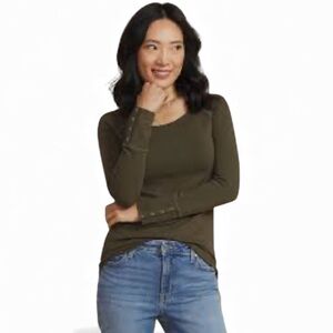 Maurice’s 24/7 long Sleeve,Waffle Knit thermal, With cute button detailing NEW!